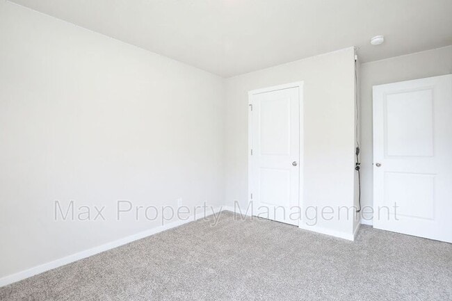 Building Photo - 2302 SW 23rd St