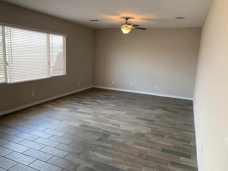 Building Photo - 715 N Sparrow Dr