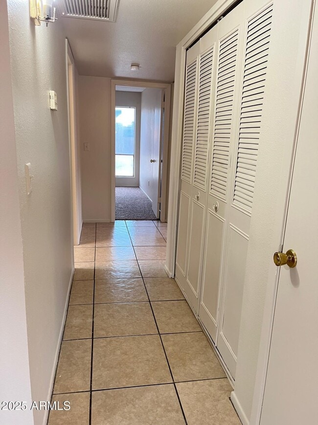 Building Photo - 6010 W Augusta Ave