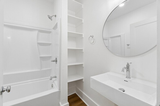 Building Photo - 1321 NE 9th St