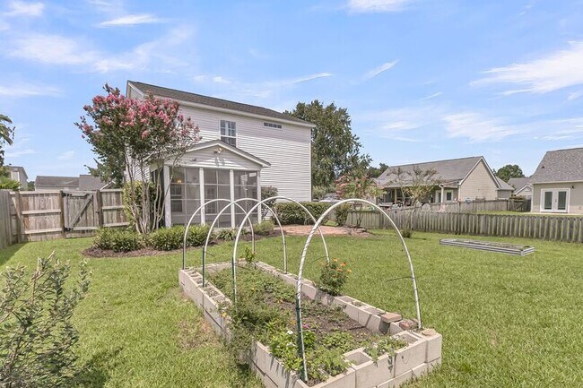 Building Photo - 403 Dovetail Cir