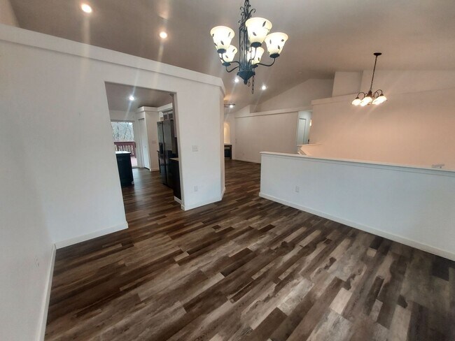 Building Photo - 4 bedroom 2.75 bath, Huge Fenced Yard with Landscaping Included!!