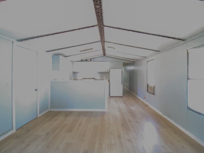 Building Photo - Updated Country Home Just Minutes from Fay...
