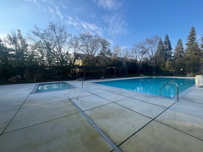 Building Photo - 5222 Greenberry Dr