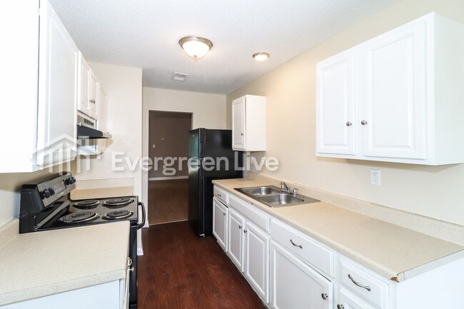 Building Photo - 4855 Royal Run Dr