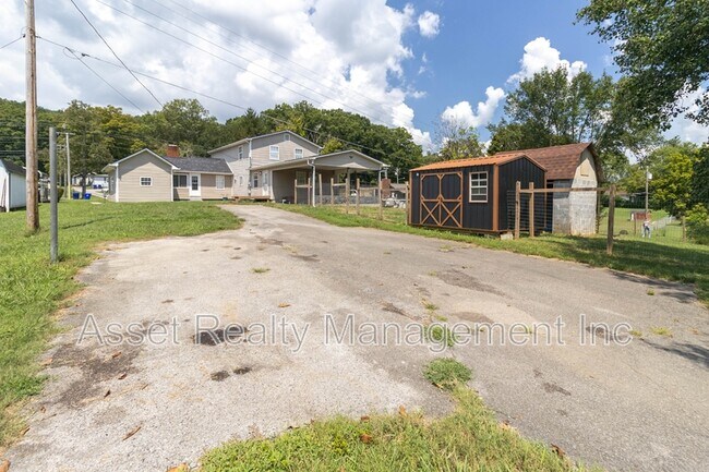 Building Photo - 817 Ridgeview Dr