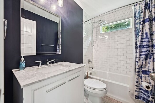 Building Photo - Charming 3BD/2BA Bungalow in Druid Hills!