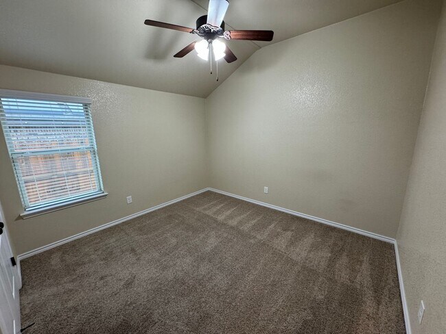 Building Photo - 5907 Verde Dr
