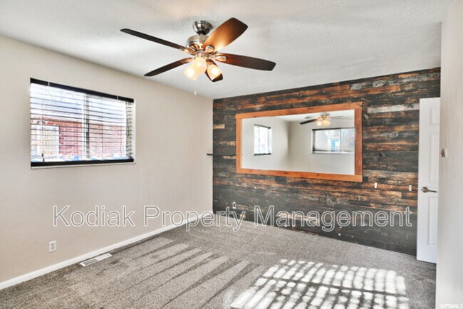Building Photo - 2266 Brentwood Cir
