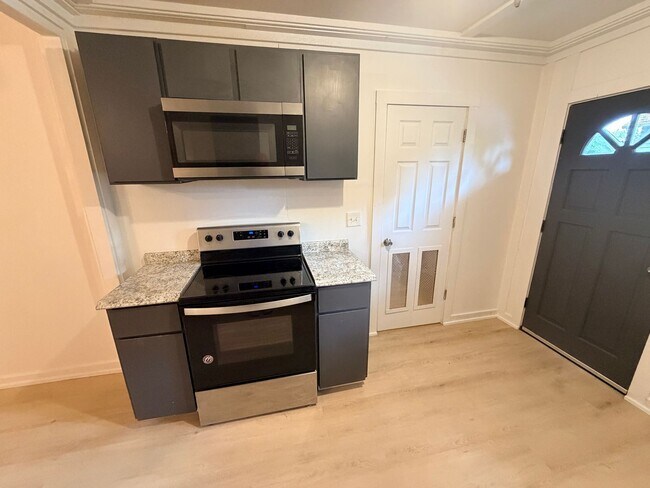 Building Photo - Remodeled One Bedroom Apartment in North Salem
