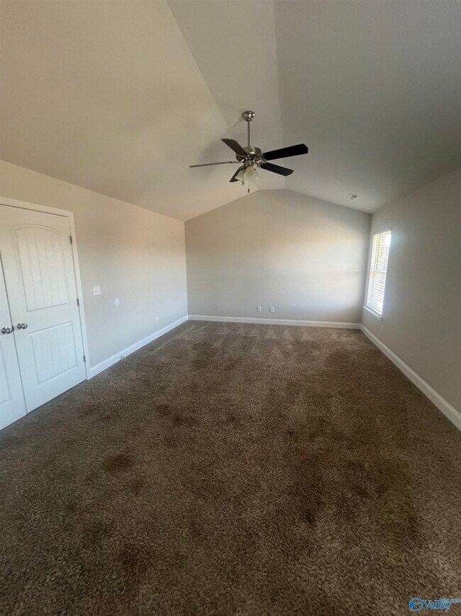 Building Photo - 8223 NW Stone Mill Dr