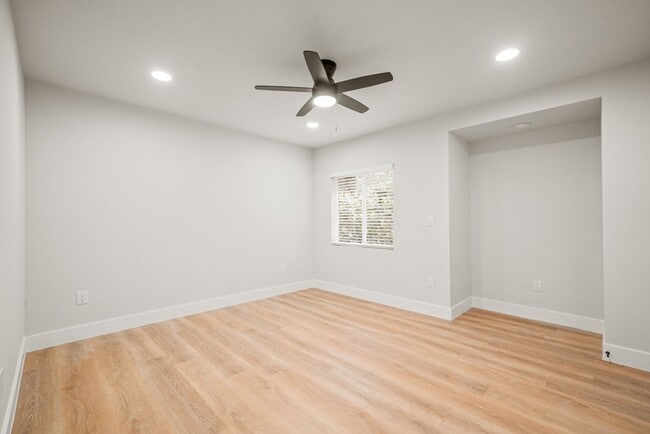 Building Photo - BEAUTIFUL HOUSE FOR RENT NEAR 1604 W/ GUIL...