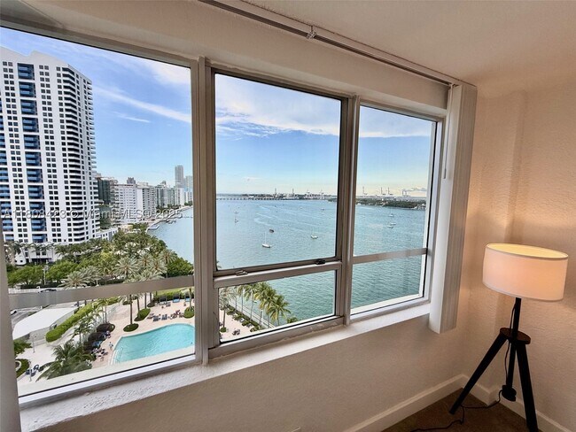 Building Photo - 1500 Bay Dr E