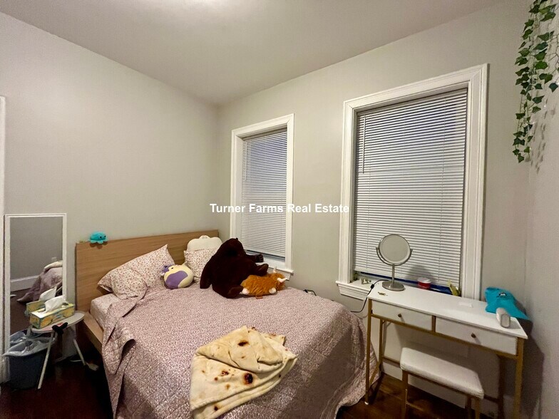 Building Photo - 92 Calumet St