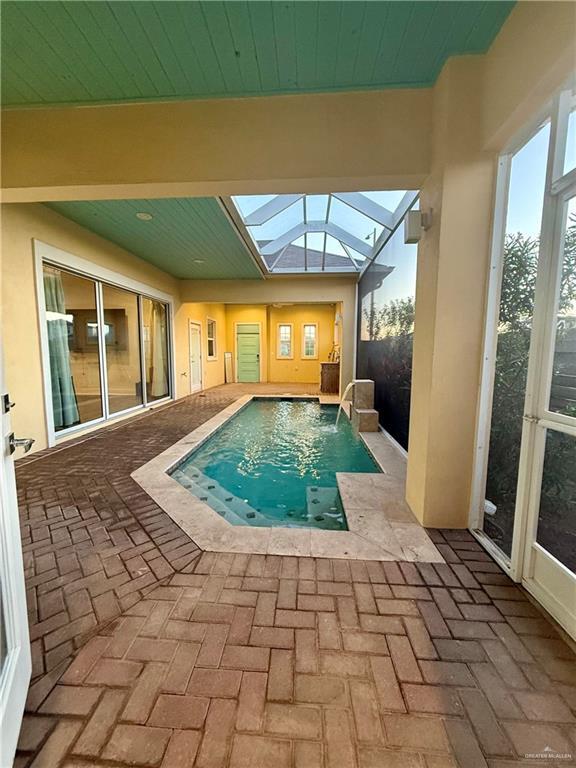 Building Photo - 25 Lago Washington