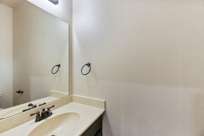 Building Photo - AVAILABLE NOW! Beautiful 3 Bedroom Duplex located in Lavon,Texas!