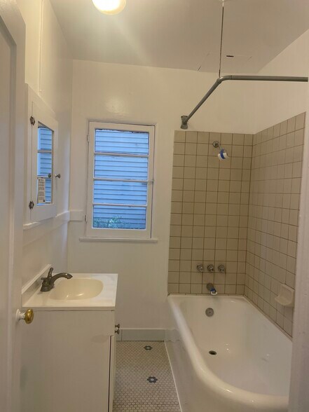 Bathroom - 782 E Kensington Rd