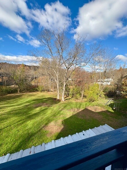 Building Photo - 227 Railroad St