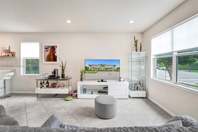 Building Photo - 4810 Eucalyptus Dr