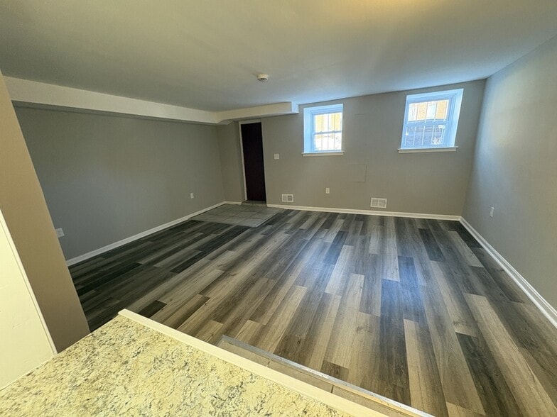 Building Photo - 906 N Fulton Ave