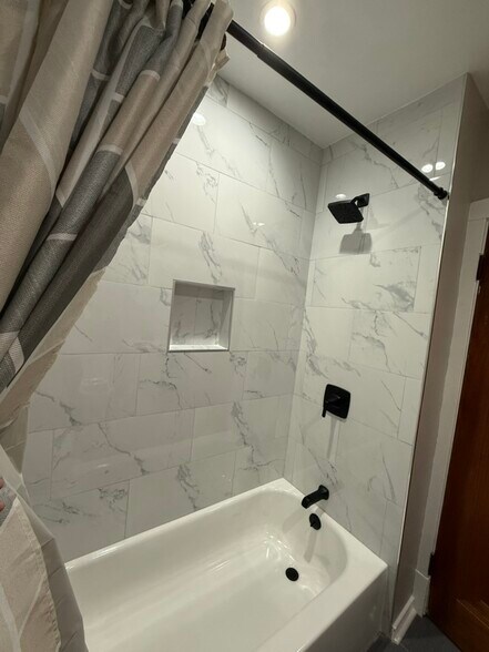 Building Photo - 5545 N Luna Ave