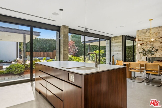 Building Photo - 800 Orlando Ave