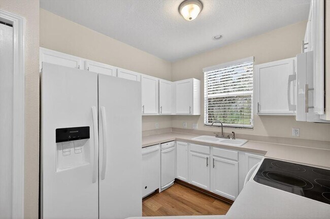 Building Photo - 11047 Black Swan Ct