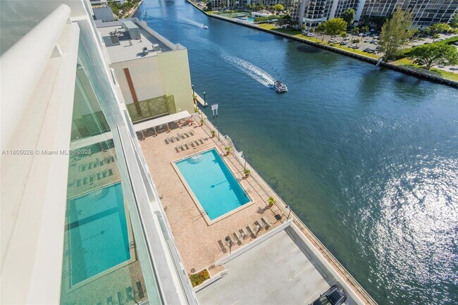 Building Photo - 3000 S Ocean Dr