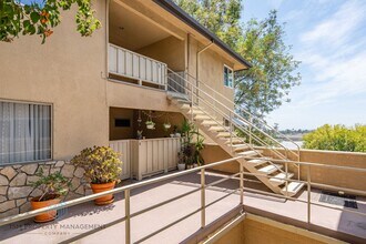 Building Photo - 2 Bedroom 2 Bath Condo in Pasadena!