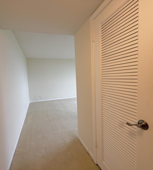 Building Photo - 2000 Presidential Way