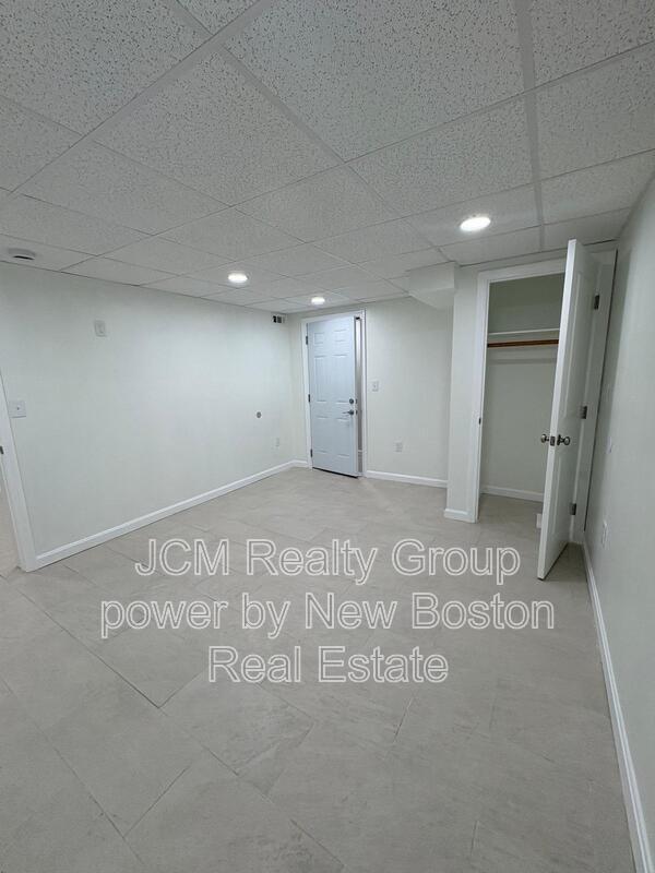 Building Photo - 144 Bloomingdale St