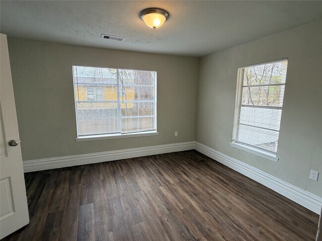 Building Photo - 2212 Semmes St