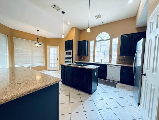 Building Photo - 16523 Town Lake Ct