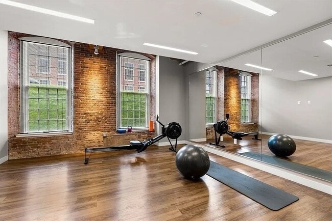 Building Photo - 130 John St