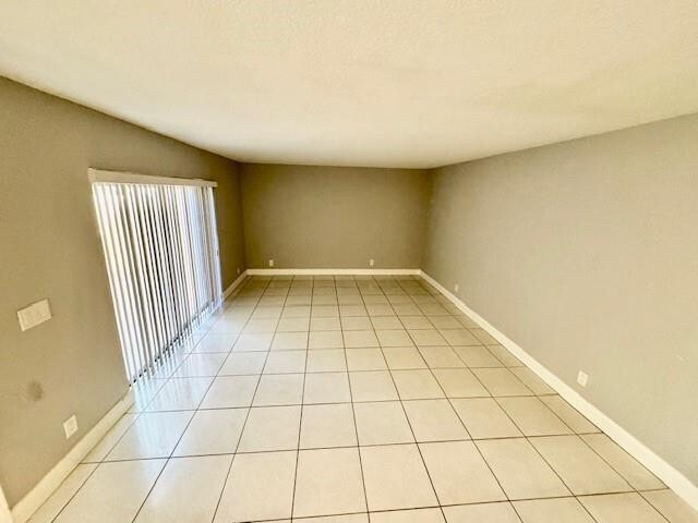 Building Photo - 2467 Waterside Dr