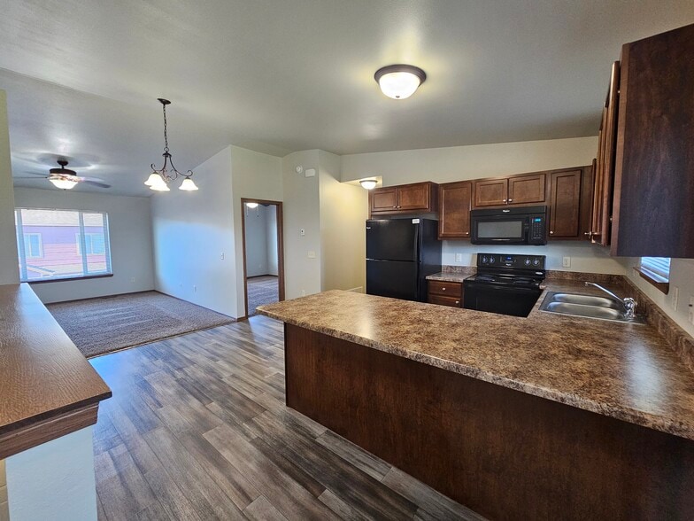 Building Photo - Diamond Field Townhomes
