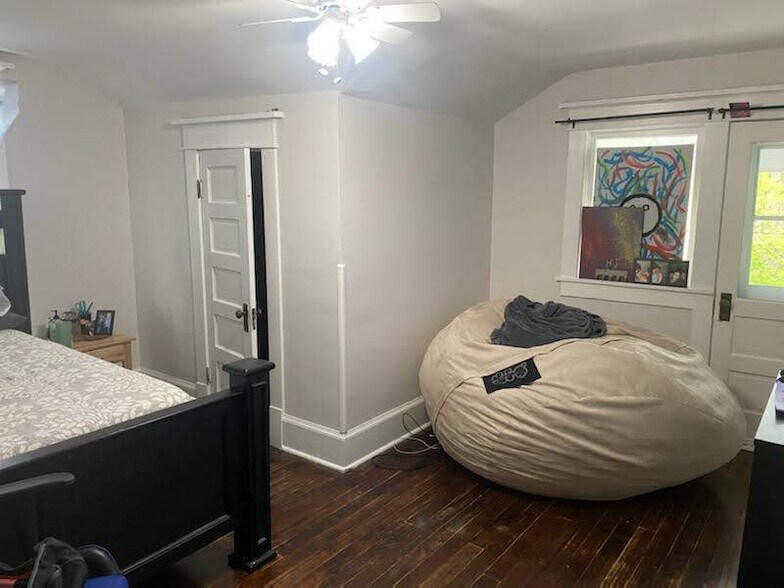 Building Photo - 316 S Douglas St