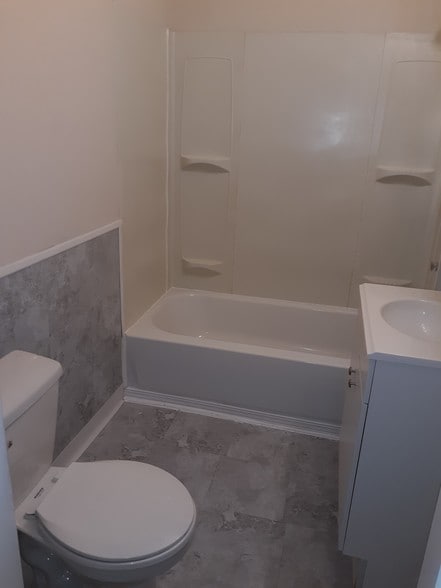 Building Photo - 4444 Main St