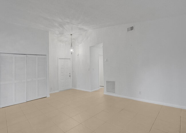 Building Photo - 2533 Bedford Mews Dr