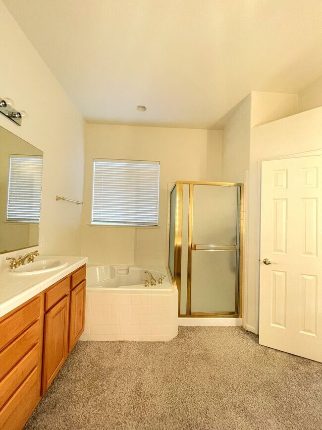 Building Photo - 1115 Waverly Dr