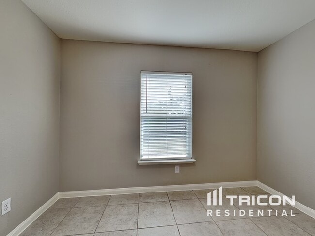 Building Photo - 2111 Juniper Dr
