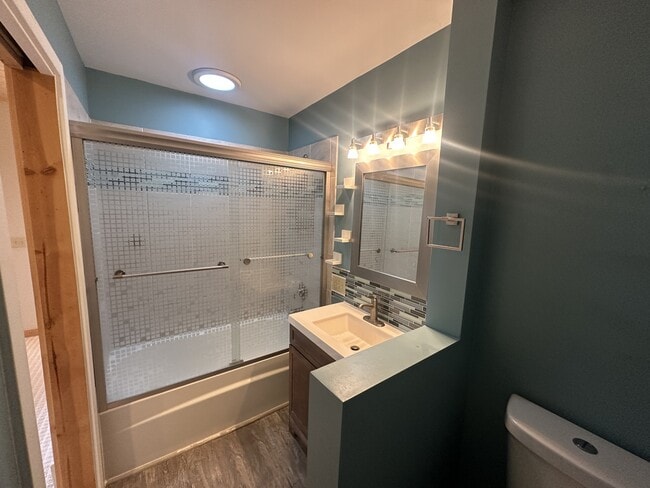 Building Photo - 705 Palisade Dr