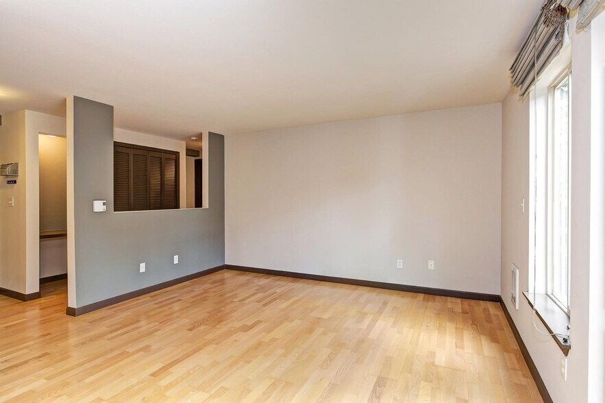 Building Photo - 3661 Phinney Ave N
