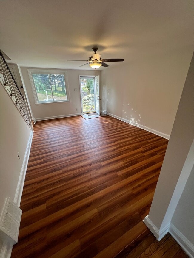Building Photo - Charming 3-bedroom, 1-bathroom home locate...