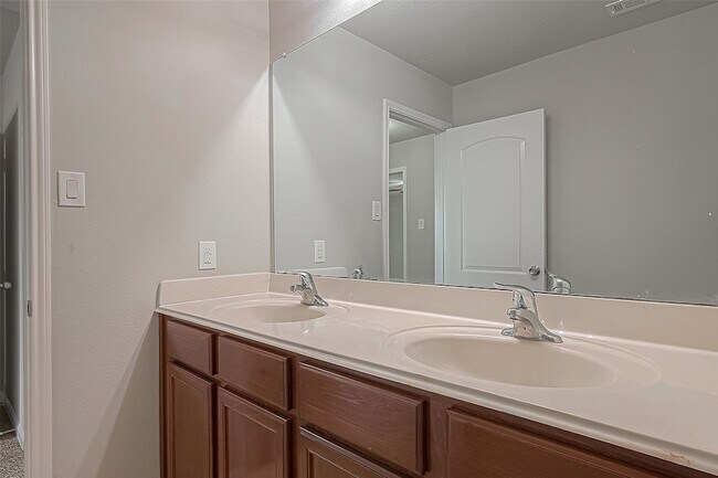 Building Photo - 20630 Stout Dr