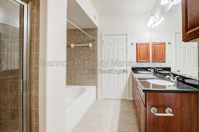 Building Photo - 9200 Westheimer Rd