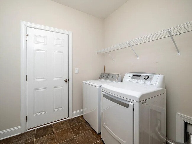 Building Photo - Lease OR Lease to Own