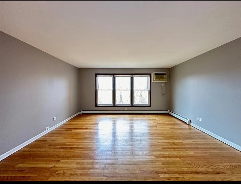 Building Photo - 440 W Stevens Dr