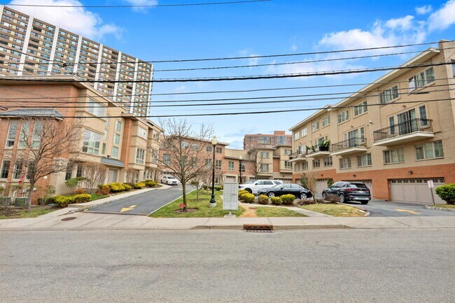 Building Photo - 200 Laird Ave