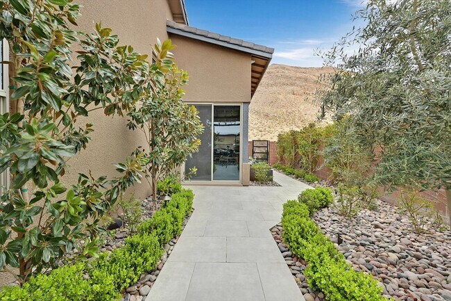 Building Photo - 6690 Interstellar St
